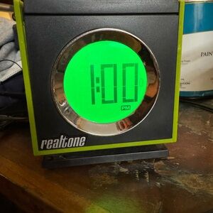 Realtone RT205 AM/FM Alarm Clock Radio – Lime Green Avocado Retro Style